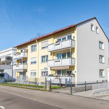 Gepflegtes 8-Familienhaus in zentraler Toplage!!