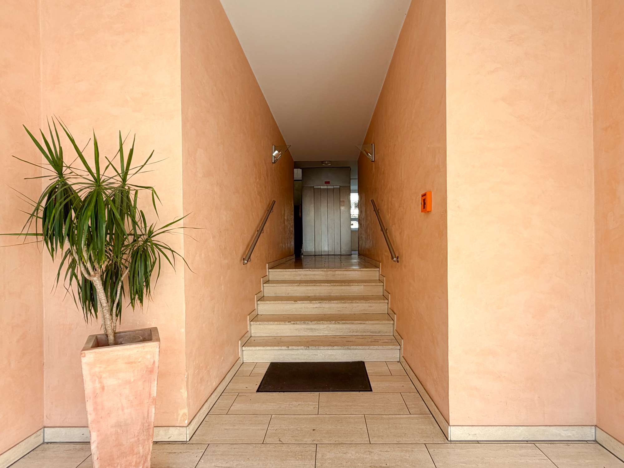 Golzheim: Frühling im neuen Zuhause - sanierungsbedürftige 1-Zimmer-Wohnung mit Südbalkon!, Düsseldorf – Bild 3