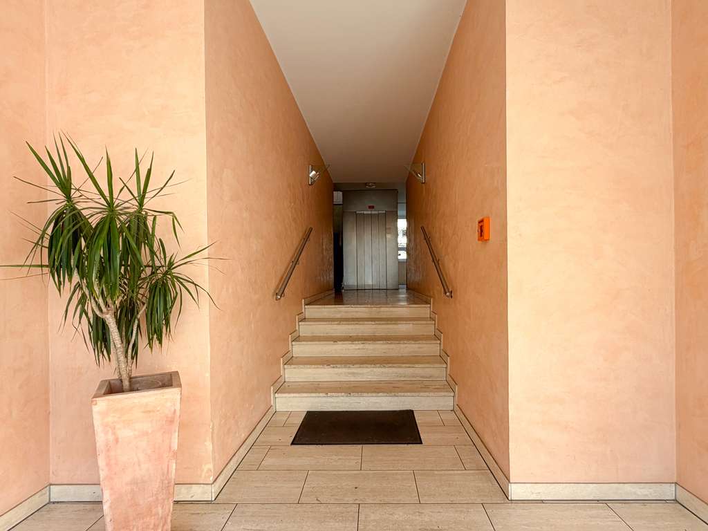 Immobilie in Düsseldorf - Golzheim: Frühling im neuen Zuhause - sanierungsbedürftige 1-Zimmer-Wohnung mit Südbalkon! - Bild 2