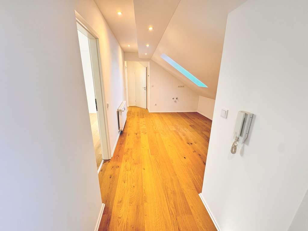 Immobilie in Burgthann - Provisionsfrei: Renovierte 3 Zimmer Wohnung in Burgthann mit Stellplatz und Garage - Bild 1