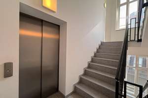Stilvolle Altbauwohnung mit großem Balkon im Herzen Frankfurts – großzügig, hell und ruhig – 60329 Bahnhofsviertel, Frankfurt am Main – Vorschaubild 5