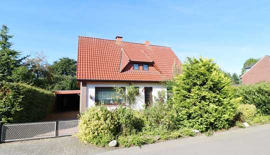 Bild von Teilmodernisiertes, älteres Wohnhaus mit Carport, Keller, Terrasse und Garten