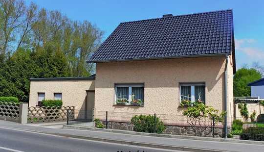 Bild von Wohnhaus mit 2 Appartements und Garage - Ruhige Lage, flexible Nutzung