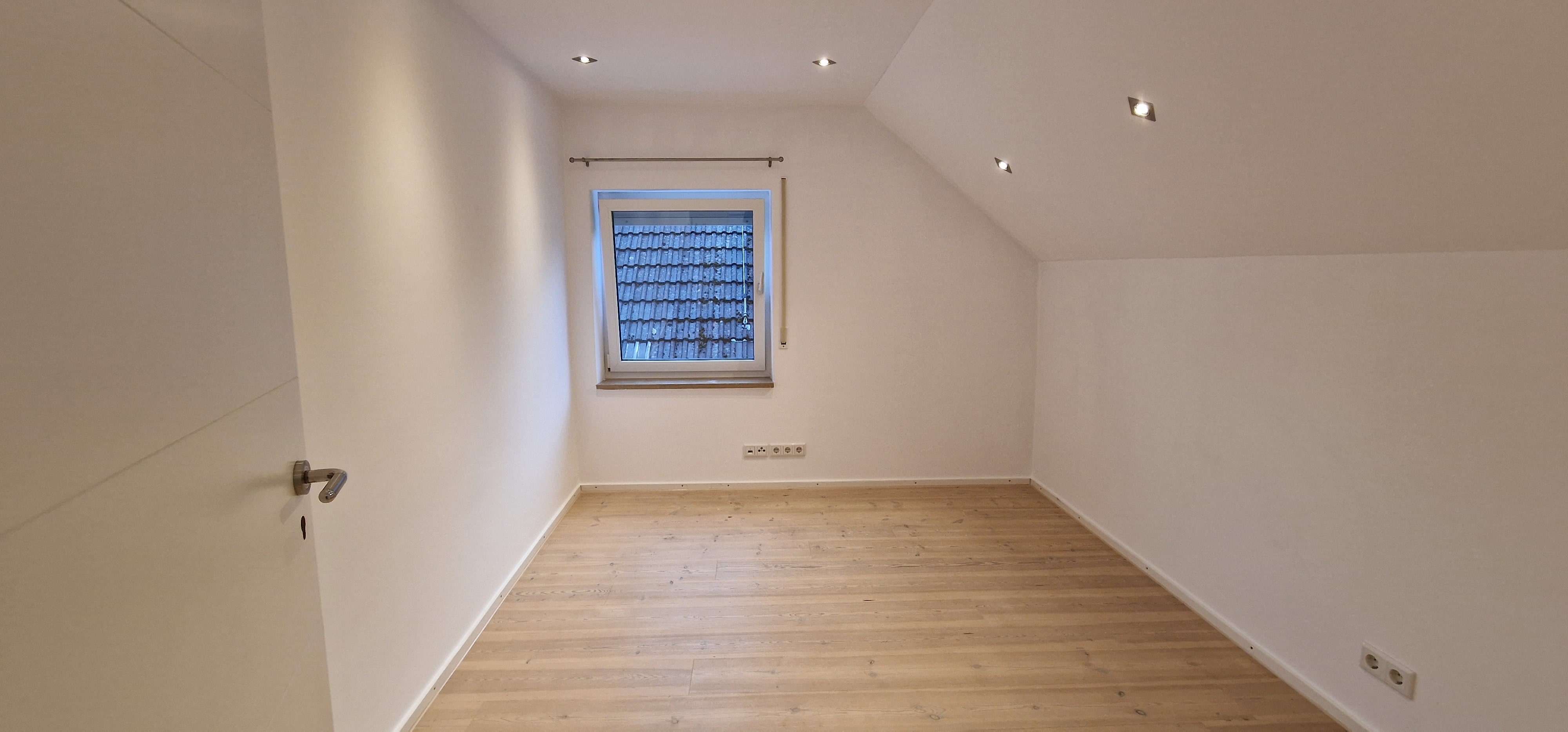 Immobilie in Pöttmes - Außergewöhnliches Einfamilienhaus mit Einliegerwohnung. - Bild 10