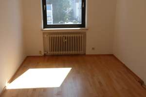 Großzügige 3-Zimmer-Wohnung mit zwei Balkonen in ruhiger Lage von München-Moosach – Caubstraße 17, 80993 Alt-Moosach, München – Vorschaubild 9