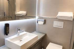 Hotel-Atmosphäre: vollausgestattetes möbliertes ehemaliges Hotelzimmer in Karlsruhe zu vermieten. – Kriegstr. 51, 76133 Innenstadt-West, Karlsruhe – Vorschaubild 8