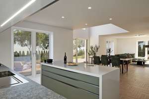 EXKLUSIVE STADTVILLA MIT ERKER UND LUFTRAUM, FBH, A+, PV-Anlage, Lüftung – Die vollständige Adresse der Immobilie erhältst du vom Anbieter., 50858 Weiden, Köln – Vorschaubild 4