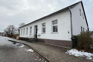 Attraktives Mehrfamilienhaus für Kapitalanleger  – Die vollständige Adresse der Immobilie erhältst du vom Anbieter., 6889 Kropstädt – Vorschaubild 2