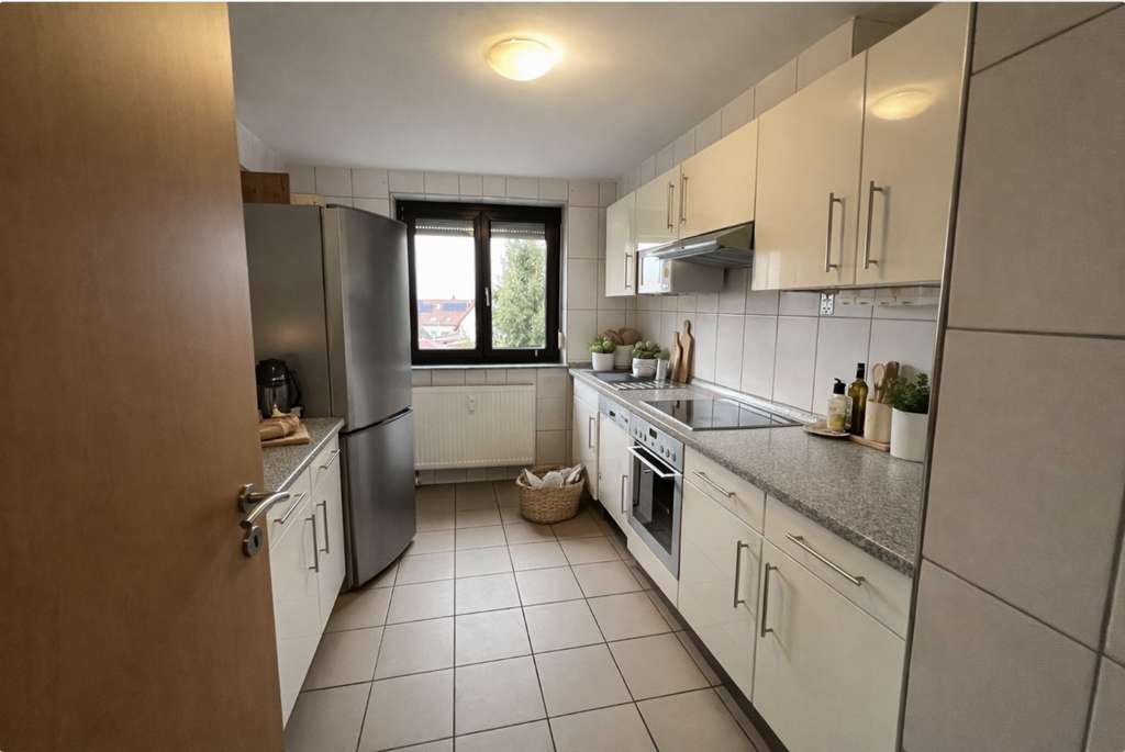 Immobilie in Erkenbrechtsweiler - Charmante 3,5-Zimmer-Wohnung mit Balkon, historischem Holzofen und zusätzlichen Nutzräumen - Bild 4