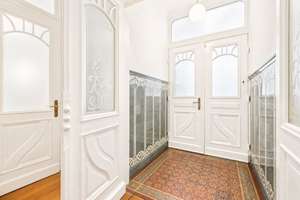 Altbau-Villa in Blankenese mit Panoramablick auf die Elbe und Aufzug auf allen Ebenen – Die vollständige Adresse der Immobilie erhältst du vom Anbieter., 22587 Blankenese, Hamburg – Vorschaubild 2