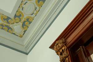 Hanseatisches Wohnen mit Weserblick: Stilvolle Beletage mit Wintergarten & Balkon am Osterdeich