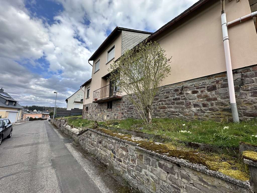 Immobilie in Mengerschied - Schönes Einfamilienhaus mit Ausbaupotenzial in Mengerschied - Bild 3