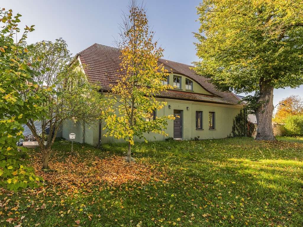 Immobilie in Nauen - *BELLA VITA* Lebensgefühl pur + Kapital durch tlw. Vermietung!
Landhaus mit 2 WE - eine WE bezugsfr - Bild 0