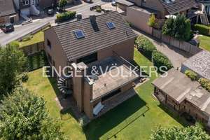 Ein Zuhause voller Möglichkeiten: Zweifamilienhaus mit Potenzial!