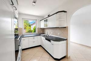 Wohnen auf versetzten Ebenen: Gepflegter Bungalow mit Garten und Garage – Die vollständige Adresse der Immobilie erhältst du vom Anbieter., 90455 Kornburg, Worzeldorf, Nürnberg – Vorschaubild 4