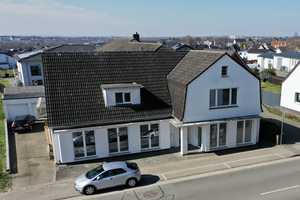 Solides Wohnhaus mit 5 WE + 2 Ladenlokale als Kapitalanlage
Kirchlengern, Lübbecker Straße 105 – Lübbecker Straße 105, 32278 Herford (Kreis) – Vorschaubild 1