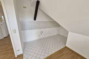 Helle Dachgeschosswohnung mit Weitblick über Dresden in beliebter Lage von Gruna – Eibenstocker Straße 28, 1277 Gruna, Dresden – Vorschaubild 8