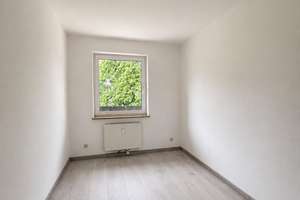 Attraktive 4-Zimmer-Wohnung mit Balkon in ruhiger Wohnlage von Königsbrunn - Anfragen bitte per E-Ma – Die vollständige Adresse der Immobilie erhältst du vom Anbieter., 86343 Königsbrunn – Vorschaubild 4