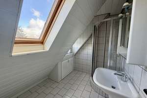 Attraktive Doppelhaushälfte mit 3 Wohneinheiten, Balkon & Garagen auf großzügigem Grundstück – Reislinger Str. 71, 38446 Hellwinkel, Wolfsburg – Vorschaubild 15