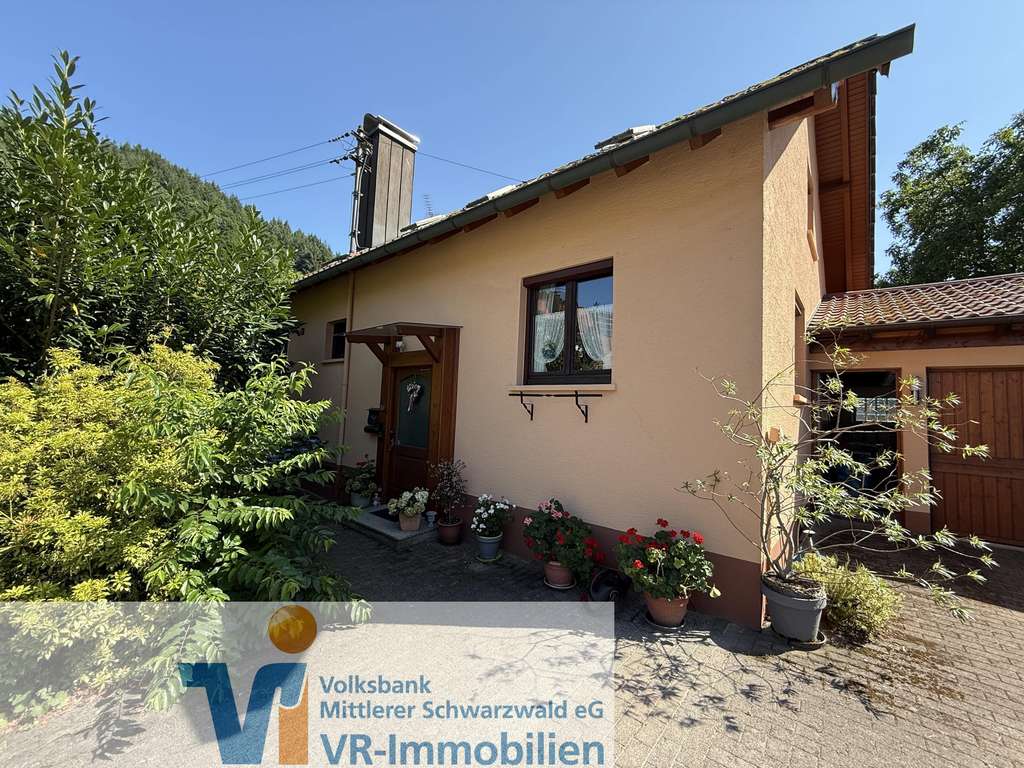 Immobilie in Hausach - Wohnhaus in Hausach mit Garten, Terrasse, Garage & Stellplätzen - Bild 0