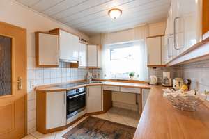 Großes, direkt beziehbares Reihenhaus mit 7 Zimmern, 3 Tageslichtbädern, Balkon, Terrasse & Garten – Die vollständige Adresse der Immobilie erhältst du vom Anbieter., 65462 Ginsheim-Gustavsburg – Vorschaubild 4