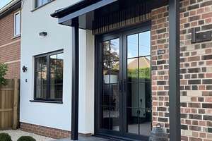 Sechsfamilienhaus mit Parkplätzen + Kapitalanlage +