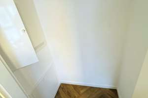 Direkt zu Innenhof mit EBK und Balkon! Mitten in Adlershof! – Glienicker Weg 136, 12489 Adlershof, Berlin – Vorschaubild 3