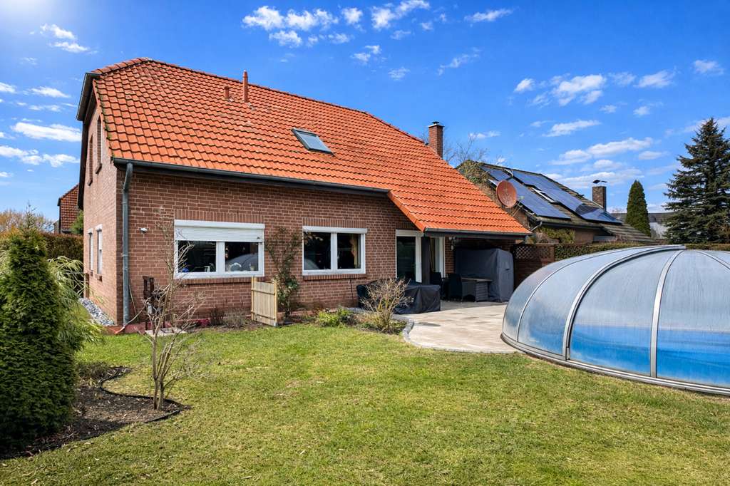 Immobilie in Plate - Einfamilienhaus mit Pool in ruhiger Wohnlage - Bild 2