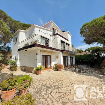 Haus zum Verkauf in Santa Cristina, Blanes Meerblick, Pool und Garage