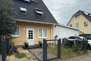 Moderne Doppelhaushälfte mit ca. 220 m² Fläche und Garten in Buckow zu vermieten