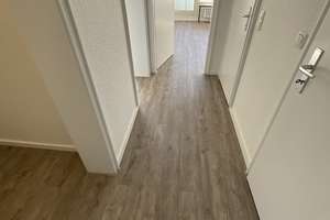 Frisch renovierte 2 Zimmer-Wohnung mit modernisiertem Wannenbad und 2 Balkonen – 22417 Langenhorn, Hamburg – Vorschaubild 5