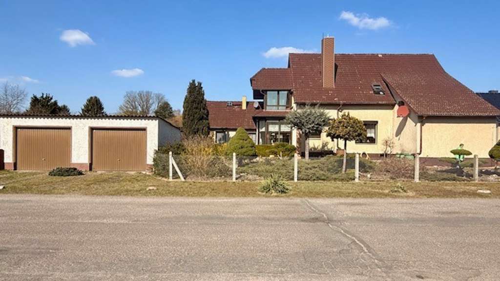 Immobilie in Bad Belzig - *** Wohnhaus mit Einliegerwohnung und *-Baugrundstück-* in ruhiger und bevorzugter Siedlungslage *** - Bild 3