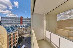 Sofortbezug - Mit Blick auf den Fernsehturm, Südausrichtung und Loggia (provisionsfrei) – Rochstraße 9, 10178 Berlin – Vorschaubild 1