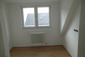 Dachgeschoss-Whg. in Essen Holsterhausen. Ruhige und dennoch zentrale Lage! – Nieberdingstraße 41, 45147 Holsterhausen, Essen – Vorschaubild 8