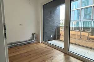 *AQA Zollhafen* // Große 1-Zimmer Wohnung mit Ankleide, Terrasse und Loggia – Rotterdamer Platz 14-20, 55120 Neustadt, Mainz – Vorschaubild 4