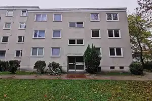Bezugsfertige Wohnung mit neuem Bodenbelag und Tapezierung – Paßmannstr. 57, 45899 Gelsenkirchen – Vorschaubild 1
