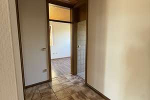 Großzügige 5-Zimmer-Splitlevel-Wohnung mit 153 m², Balkon, Garten und Kaminofen – Kirchweg 8, 75323 Bad Wildbad – Vorschaubild 18
