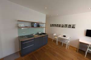 möblierte neue helle 1,5-Zimmer Wohnung *zentral* – Uhlbacherstr. 14, 70329 Obertürkheim (Ortsteil), Stuttgart – Vorschaubild 9
