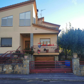 Villa zum Verkauf in Girona