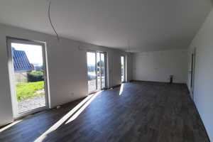 56026 - Neuwertiges EFH mit 5 Zimmern und Doppelgarage in Rehau – Albert-Lortzing-Str. 5, 95111 Hof (Kreis) – Vorschaubild 2