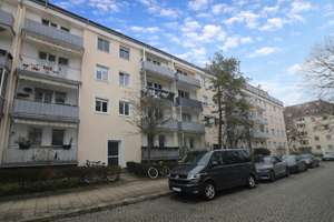 Ein Traum in Schwabing: Klassische 3-Zimmer-Wohnung mit sonnigem Westbalkon