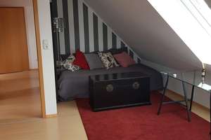 Möblierte 2-Zimmer-Dachgeschosswohnung in München Solln – Die vollständige Adresse der Immobilie erhältst du vom Anbieter., 81477 Obersendling, München – Vorschaubild 4