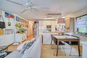 Moderne 2-Zimmer-Wohnung mit Balkon, Einbauküche, Duplex-Stellplatz & Keller in Zuffenhausen – Künzelsauer Straße 21, 70435 Zuffenhausen-Mönchsberg, Stuttgart – Vorschaubild 2