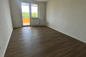 Große, helle 2-Zimmer-Wohnung mit Balkon und Wannenbad! – Niederseidewitzer Weg 10, 1257 Leuben (Stadtteil), Dresden – Vorschaubild 4
