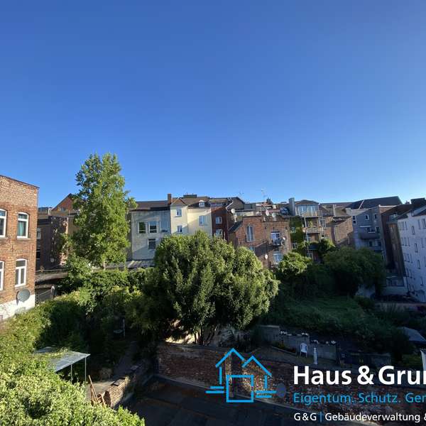 *** gepflegte 2-Zimmer-Wohnung - im denkmalgeschütztem Altbau - mit Dachterrasse ***