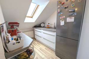 Helle 3-Zimmer-Wohnung mit Dachterrasse
Weitblick über Wuppertal inklusive – Die vollständige Adresse der Immobilie erhältst du vom Anbieter., 42285 Barmen, Wuppertal – Vorschaubild 10