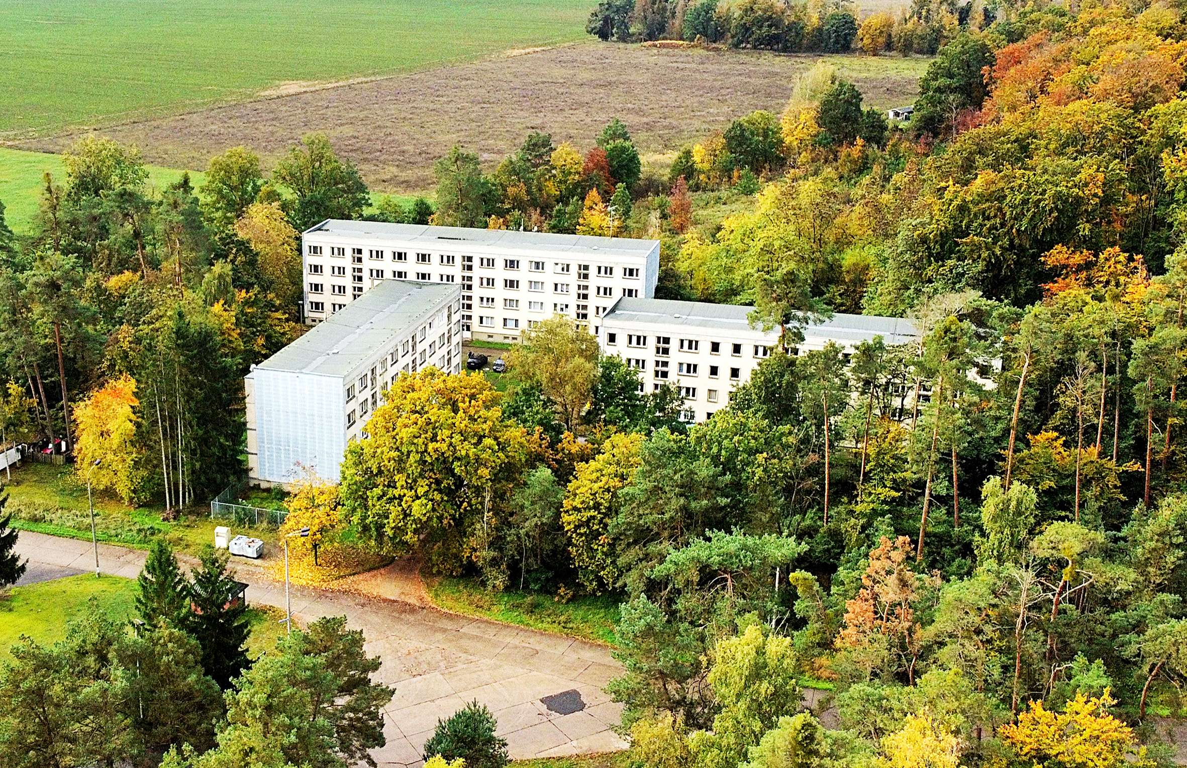 tlw. vermietete Wohnanlage mit Garagenkomplex, Anhalt Bitterfeld Kreis – Bild 2
