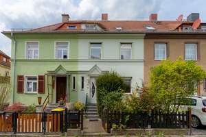 Perfekt angebunden, Kosten überschaubar - kleines Reihenmittelhaus zum selbst ausbauen.