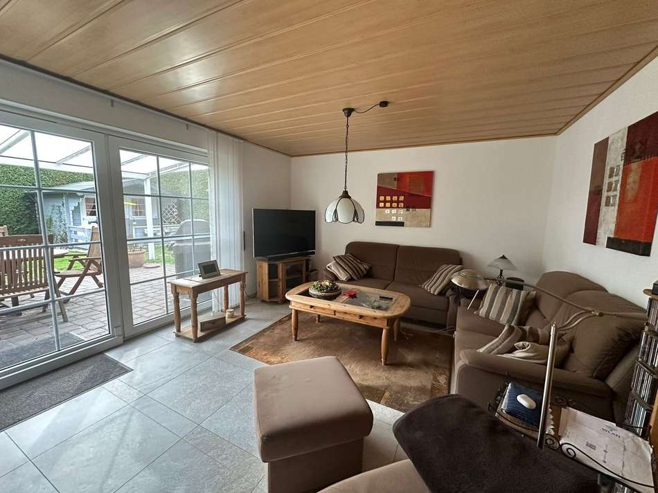 Wohnzimmer mit Blick in den Ga