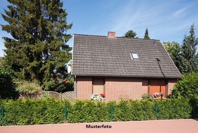 Einfamilienhaus nebst Wirtschaftsgebäude